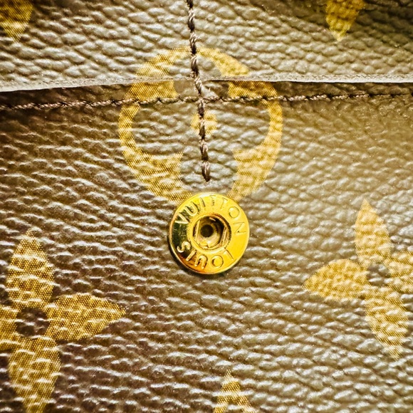 Louis Vuitton Brown Monogram Emilie Wallet with Chain … Super Clean - Picture 8 of 11